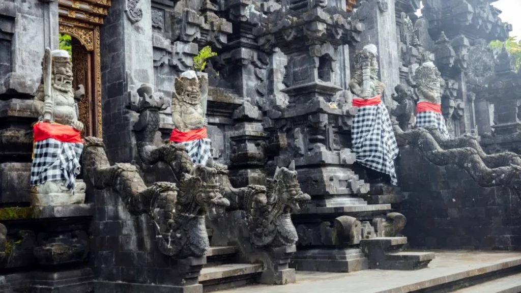 Penerbangan di Bandara Ngurah Rai Dibatalakn Akibat Erupsi Gunung Lewotobi