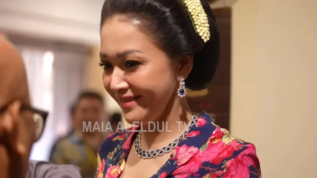 Pernikahan Al Ghazali: Pesona Maia Estianty dan Perhiasan Mewahnya
