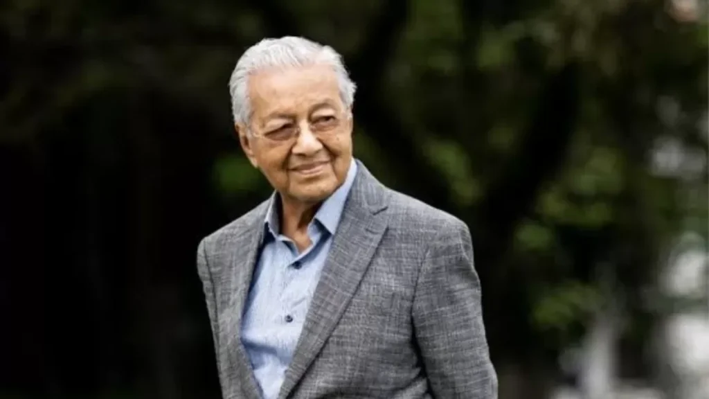Mahathir Mohamad Rayakan Ulang Tahun ke-100 dengan Rasa Syukur dan Refleksi