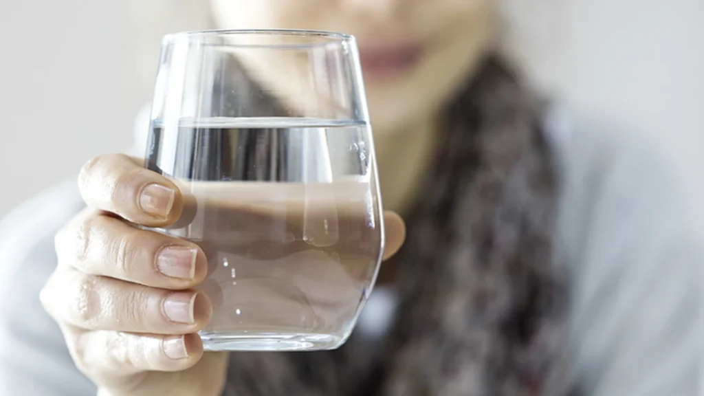 Pentingnya Memenuhi Kebutuhan Air Minum Berdasarkan Berat Badan