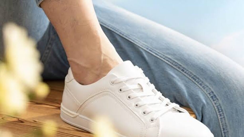 Sepatu Putih: Aksesori Fashion yang Tak Pernah Lekang oleh Waktu