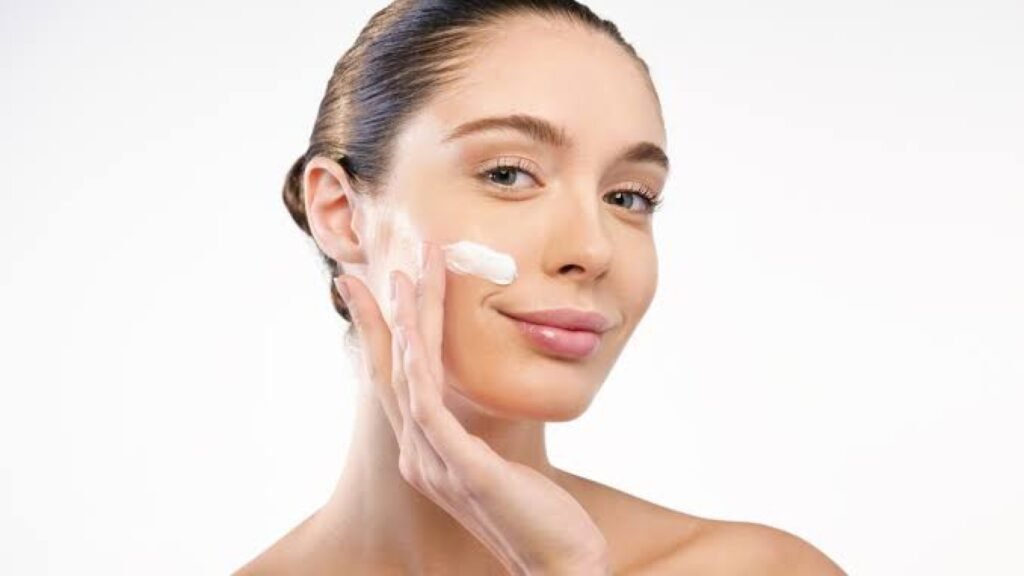 Memahami Perbedaan Day Cream dan Night Cream dalam Perawatan Kulit