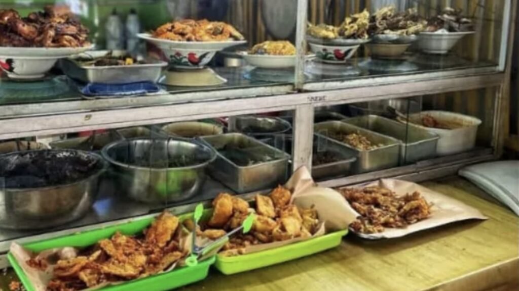 Warteg: Tempat Makan Favorit Anak Kos di Indonesia