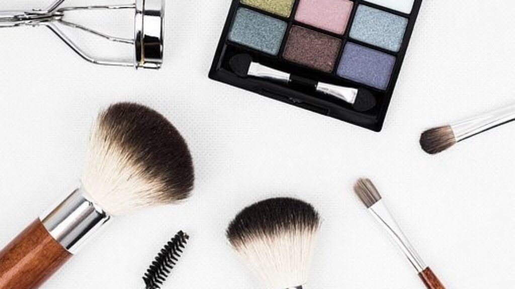 Tips Makeup Tahan Lama di Tengah Cuaca Panas Indonesia