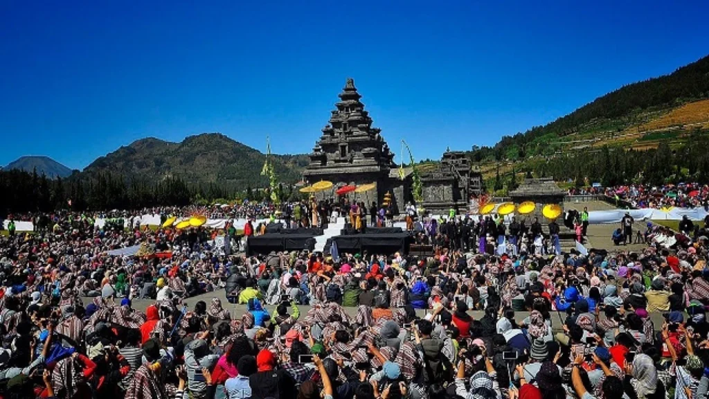 Liburan Sambil Belajar Budaya Lokal di Indonesia