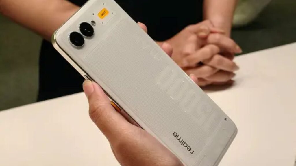 Peluncuran Realme Chill Fan Phone dengan Baterai 15.000 mAh di 828 Global Fan Festival 2025